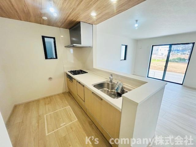 茅ヶ崎市今宿　新築戸建　2号棟のキッチン|リビングにいるご家族を感じながらお料理ができる対面キッチン☆