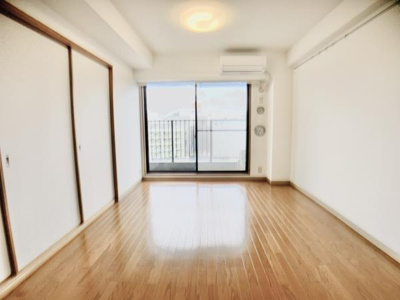 【居間・リビング】 | プランヴェール入間霞川 | こちらのリビングで趣味の時間をお楽しみください