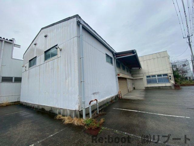 小仲台6丁目倉庫事務所の駐車場