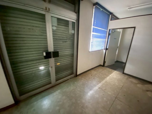 小仲台6丁目倉庫事務所の玄関
