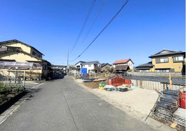 新築戸建　三島市青木第４　全３棟　２号棟の前面道路含む現地写真