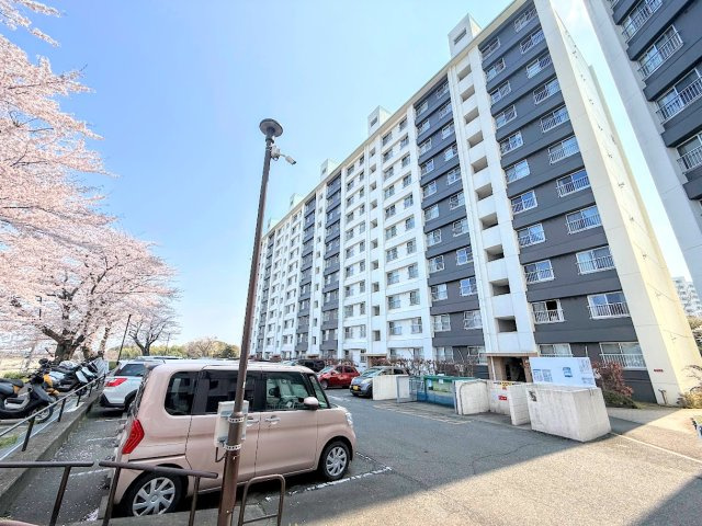 県ドリームハイツ18号棟の外観|◆リフォーム済みでのお引渡しなので、即ご入居可能です。家具の配置や色など決めやすくスムーズにお引越しできます。