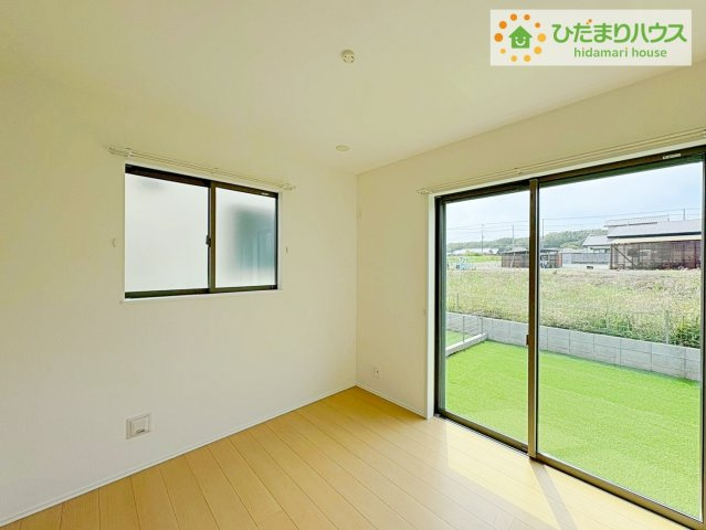 ひたちなか市足崎　新築戸建　D号棟の洋室|扉を閉じれば来客用のお部屋として。開いて広い空間を作れば、お子様の遊び部屋として使えます！