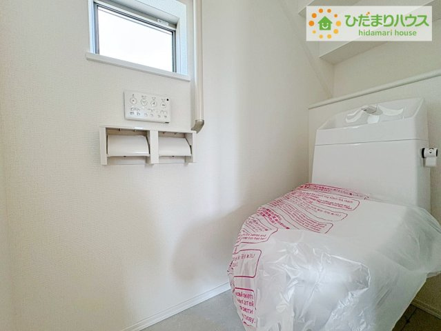 ひたちなか市足崎　新築戸建　D号棟のトイレ|1・2階にトイレあり。階段を降りなくてもいいので、高齢者の方も優しい☆彡