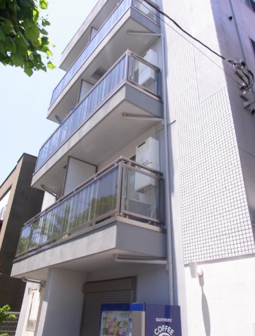 北区十条仲原３丁目の賃貸マンションのエントランス