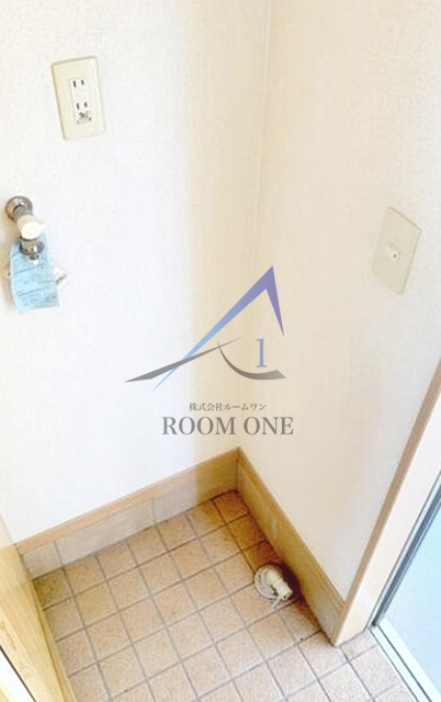 大澤ハイムの設備|洗濯機置き場です。