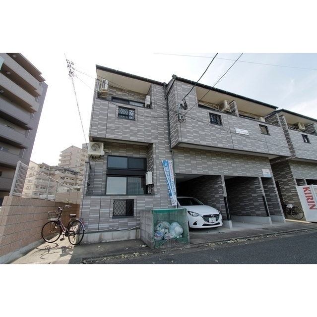 福岡市南区塩原４丁目のアパートの駐車場