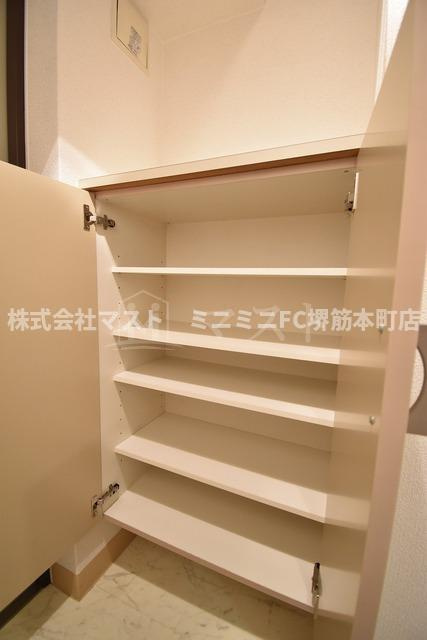 エス・キュート平野町の玄関