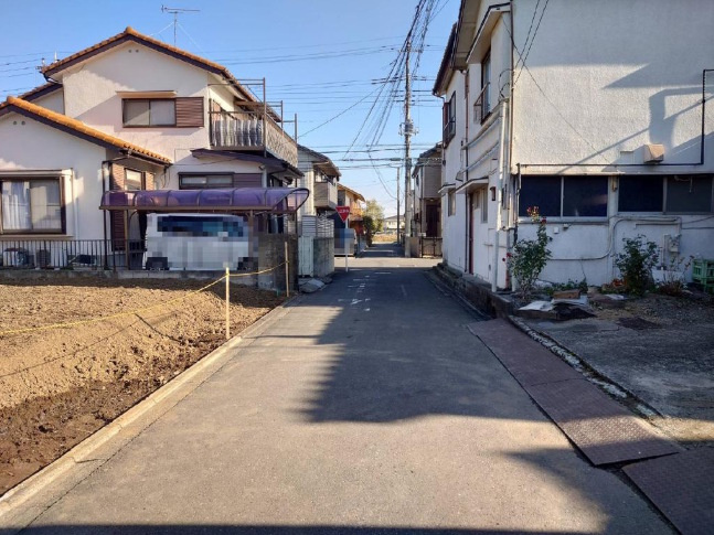 敷地面積39坪　売地　川越市牛子の前面道路含む現地写真|南東側４ｍ公道、10.7ｍ接道！お車の出し入れもラクラクです♪
南西側２ｍ隣地通路。
