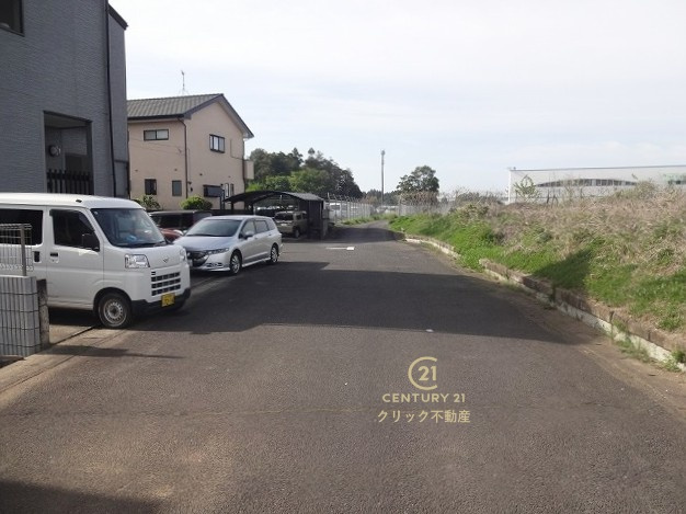 リーブルガーデン  小美玉市清風台団地　6期　限定1棟！の前面道路含む現地写真|4月完成予定です。同メーカー完成物件の内覧、気になる他の物件と合わせての現地ご案内も可能です。HPから、またお電話でも、お気軽にお問い合わせください。