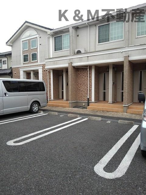 グローバルBの駐車場|駐車場があります