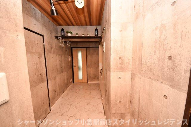 ダイナコート小倉下到津のエントランス