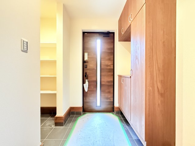 第2つくば市城山　新築戸建の玄関|靴をまとめて保管できるシューズボックス。綺麗に整頓された玄関で来客者を気持ちよく招きませんか？