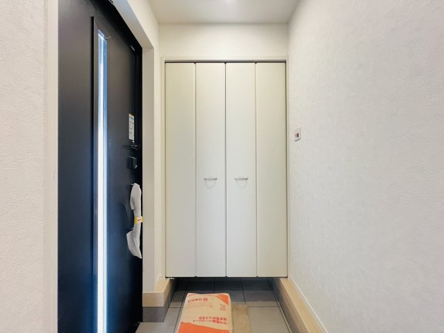 碧南市汐田町5丁目57番、58番の各一部『仲介手数料無料』新築戸建ての玄関