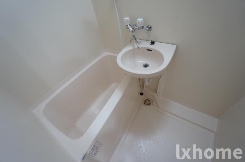 孝成ビルの浴室|日々の疲れを癒すお風呂付です