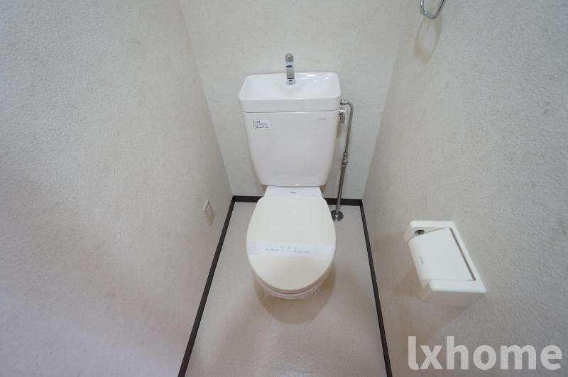 孝成ビルのトイレ|落ち着いた色調のトイレです