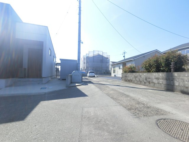 みやき町原古賀　第３　２号棟の前面道路含む現地写真|静かな住宅街です。