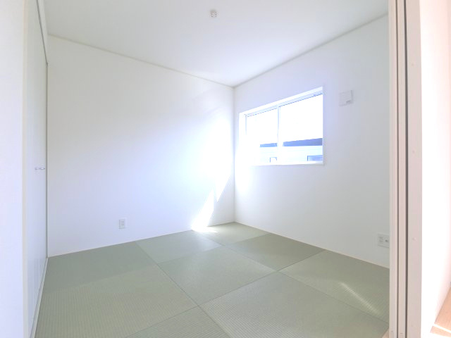 みやき町原古賀　第３　２号棟の和室|子どもを寝かしつけたり来客をもてなす際にも便利な寛ぎの和室空間。