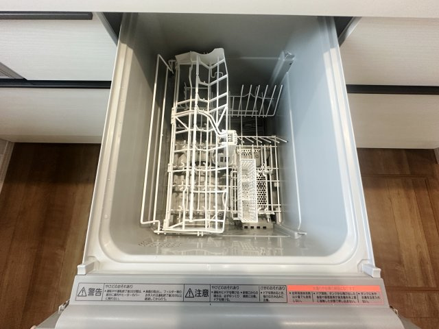 練馬区土支田3丁目 全3棟 C号棟のキッチン|食後の片づけに便利な食器洗乾燥機を装備しています(B号棟)