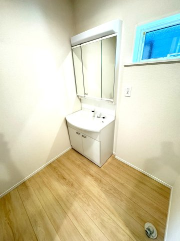 新築戸建　三島市青木第４　全３棟　３号棟の独立洗面台