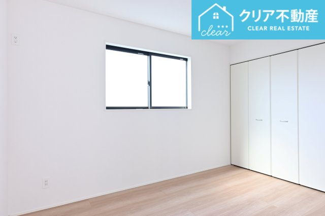 【洋室】 | 太田市新田上江田町　GRAFARE | 2面採光の洋室は日当たりがよくあったか♪