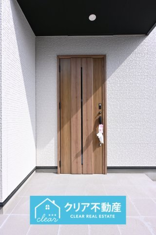 【玄関】 | 太田市新田上江田町　GRAFARE | 玄関はディンプルキー＆ダブルロックドア採用で防犯対策もバッチリです！