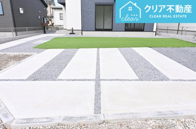 【駐車場】 | 太田市新田上江田町　GRAFARE | 並列３台駐車可能なゆとりのカースペース！
