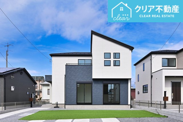 【外観】 | 太田市新田上江田町　GRAFARE | スッキリクリアな青空に映えるエクステリア！
日当たり良好な立地です♪