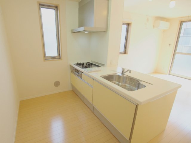 グランマスト伴　A棟のキッチン|※写真は別部屋のものです。