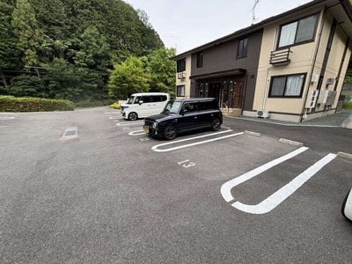 Una Casa Famiglia　Ⅱ棟の駐車場