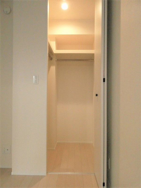 東村山市萩山町４丁目のアパートの収納