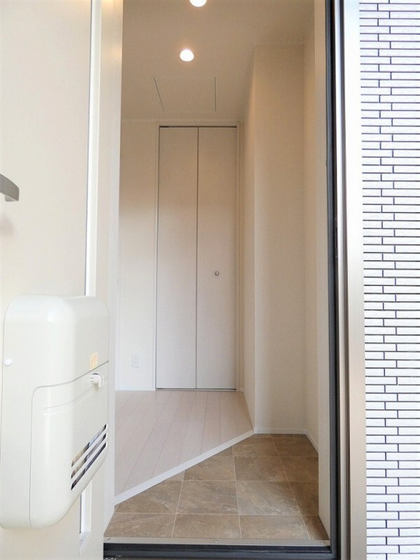 東村山市萩山町４丁目のアパートの玄関