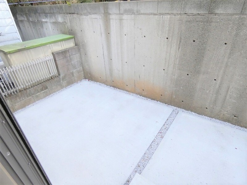 東村山市萩山町４丁目のアパートのバルコニー