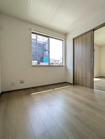 日立市東大沼町3期の洋室|リビング隣の洋室は、来客用やお子様との遊ぶスペースにぴったりです