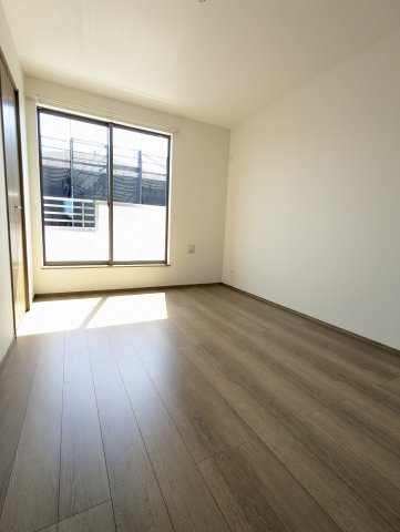 日立市東大沼町3期の洋室|バルコニーに面した明るく風通しの良い、ゆったりした洋室です。