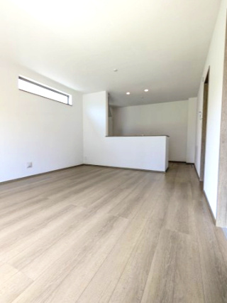 日立市東大沼町3期の居間・リビング|明るいリビングで居心地が良くご家族皆で寛げる憩いの場。家族のコミュニケーションが欠かせない場になります～♪家族円満の空間を～