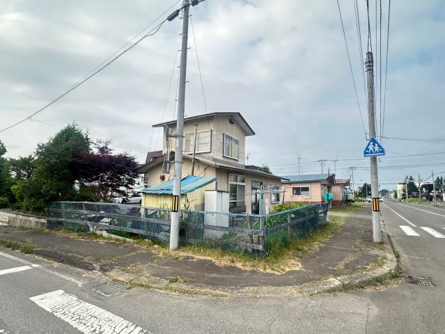 【現在満室】中標津町西6条北3丁目　戸建て3棟の前面道路含む現地写真
