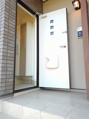 【玄関】 | ウォーターフロントＡ | 明るい玄関です
