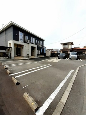 【駐車場】 | ピュア　グレイス | カースペースがあります