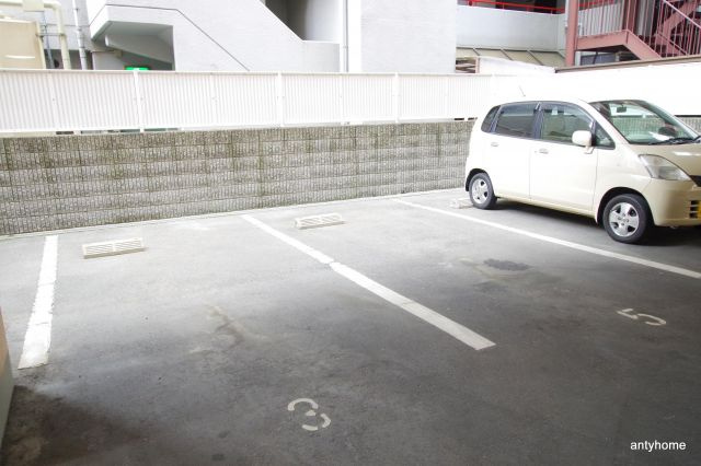 パルテール北　仲介手数料無料の駐車場