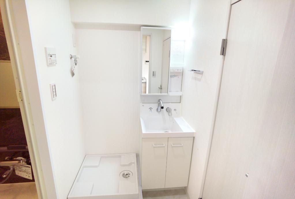 西片住宅の洗面所