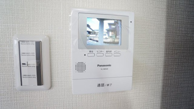 【防犯設備】 | 鈴張（ゆずりは団地）　内外装リフォーム済み４ＬＤＫ戸建て | ＴＶモニタインターホン　来客対応、セキュリティ対策も充実