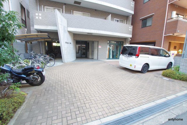 マインズ・コム南森町　仲介手数料無料のエントランス