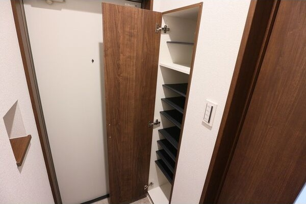 REGALEST草薙の玄関