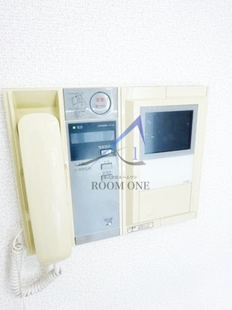スパシエ横浜吉野町ステーションプラザのセキュリティ|モニター付きインターホンです。