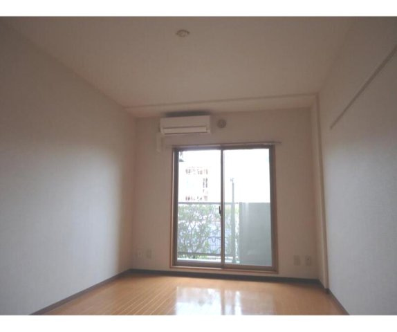 メゾン南多摩の居間・リビング