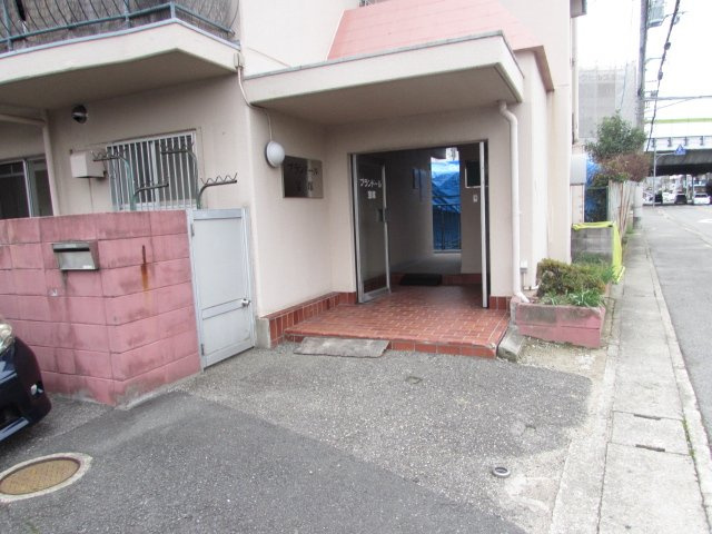 プランドール宝塚のエントランス