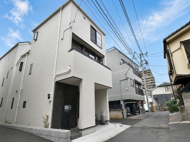北区堀船3丁目　中古戸建の外観|2026.07.03撮影

現地ご見学希望・資料請求などお気軽にお問い合わせ下さい！
03-5990-5201