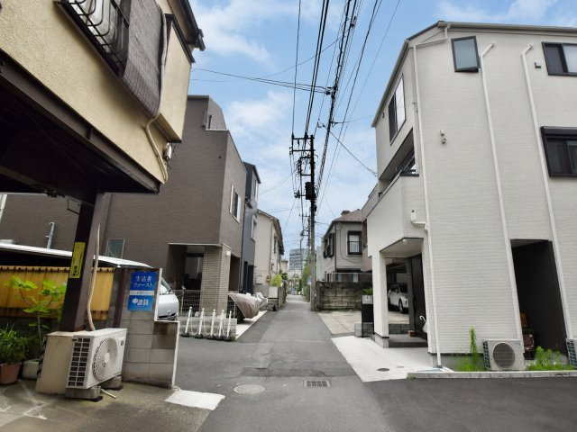 北区堀船3丁目　中古戸建の前面道路含む現地写真|2026.07.03撮影

現地ご見学希望・資料請求などお気軽にお問い合わせ下さい！
03-5990-5201