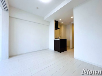 【居間・リビング】 | ディアレイシャス東別院Ⅱ | こちらのリビングで趣味の時間をお楽しみください